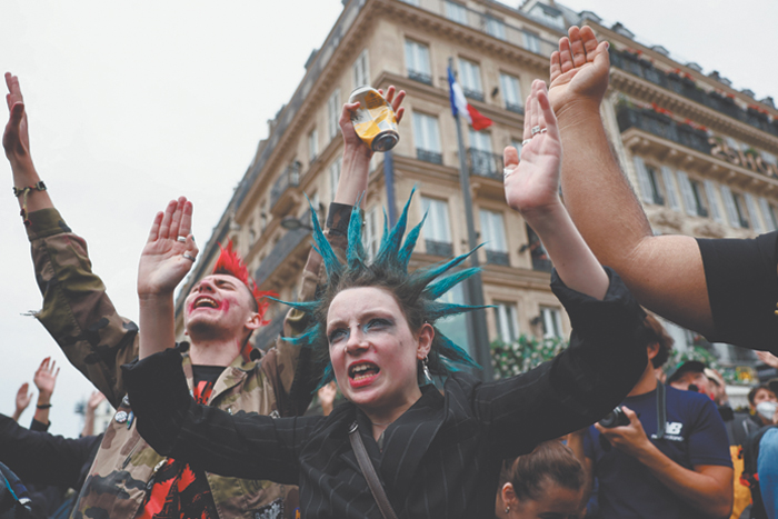 Французы собрались «заблокировать все» начинания Макрона