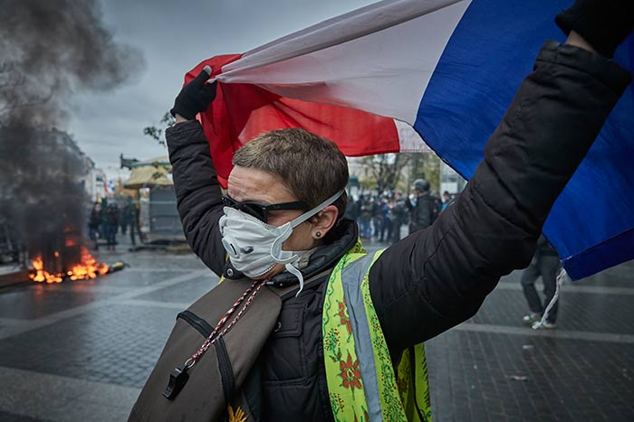 Москва готова к переговорам с Вашингтоном, "желтые жилеты" отметили годовщину акций погромами