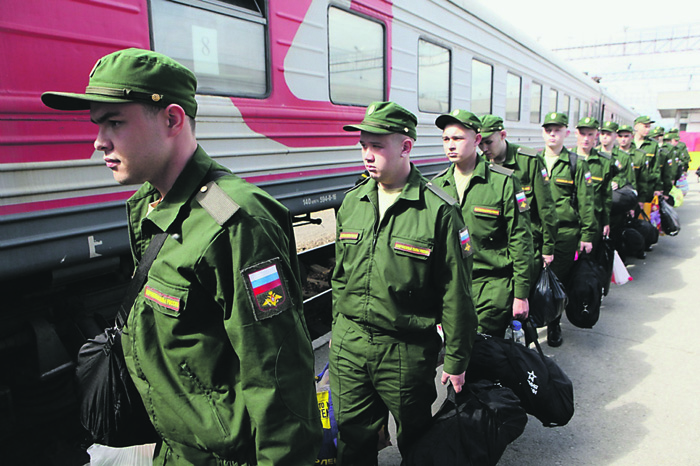 Военкоматы продолжат выдавать уклонистам "волчьи билеты"