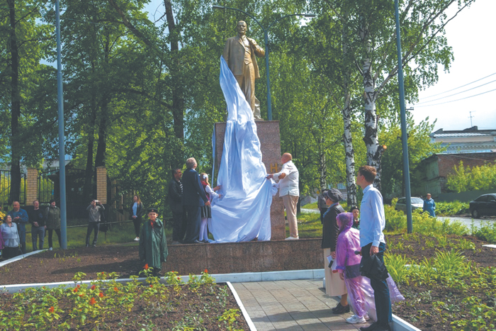 КПРФ меняет выборы на памятники Ленину