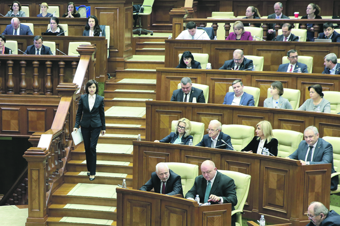 Санду зачистит парламент от противников