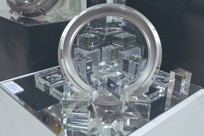 История, рассказанная сквозь кристаллическую решетку