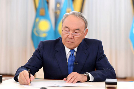 нурсултан назарбаев, казахстан, латиница, кириллица