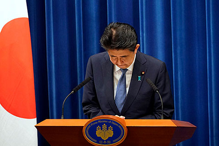 япония, абэ, оставка, премьер-министр