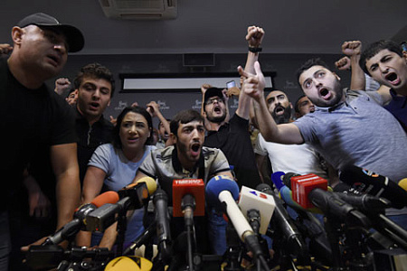 армения, роберт кочарян, антироссийская кампания, сми, протест, оппозиция