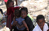 Гаити.  Дети вынуждены бежать из своих домов